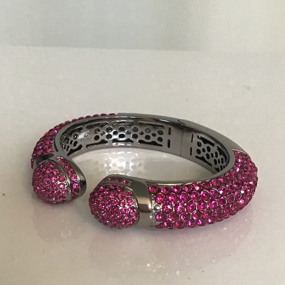 Fabulous Joan Boyce fuchsia pink pave hinged cuff bracelet size S/M - Picture 8 of 9